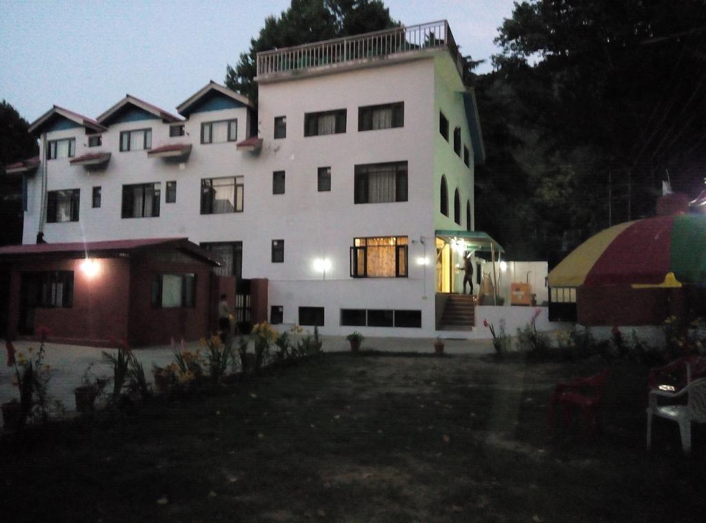 Hotel Grand Jigar Сринагар Экстерьер фото